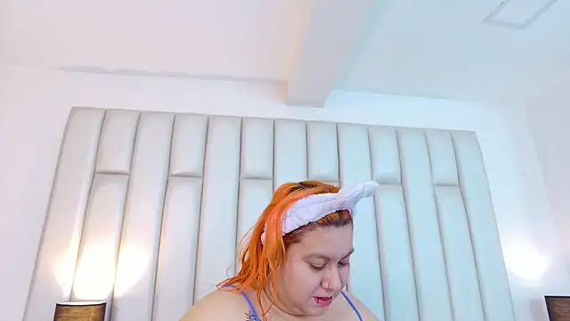 aandreaperez online show from November 28, 2025, 11:54 am