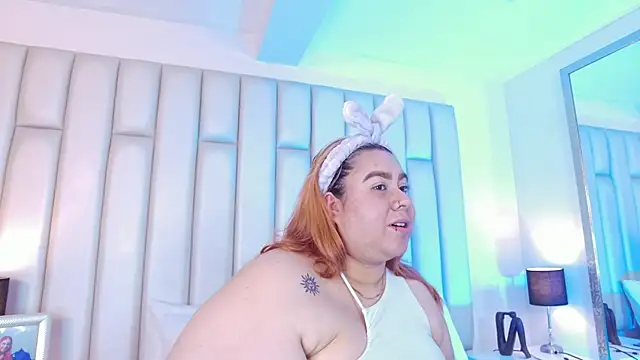 aandreaperez online show from February 9, 2026, 7:01 pm