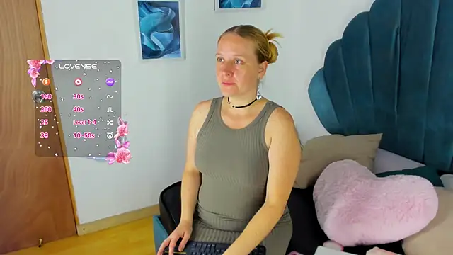 Snapshot of EmilySumer chatting on July 3, 2026, 9:21 pm EmilySumer online show from July 3, 2026, 9:21 pm