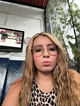 ValeriaHot69 online show from October 12, 2025, 5:14 pm