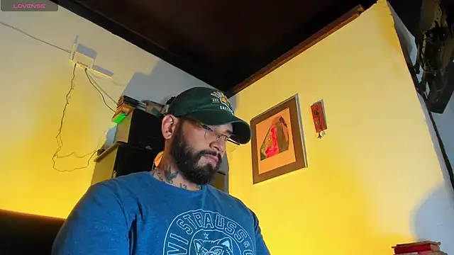 CamiloGray  online show from November 3, 2025, 3:04 pm