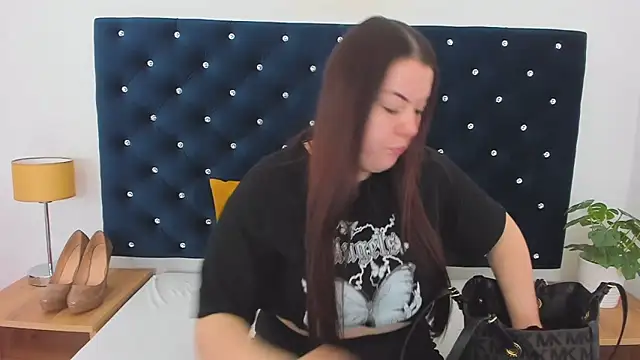 EvaLick online show from February 12, 2025, 6:19 am