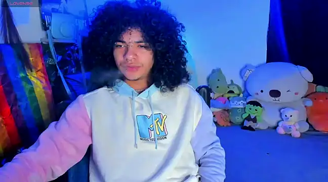 sweetvond  online show from February 7, 2025, 3:23 am