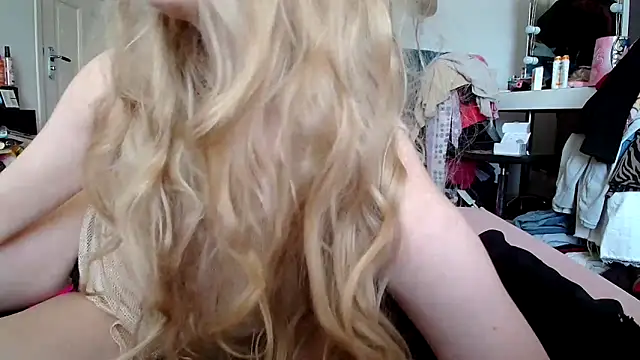 Snapshot of VeronicaJoyful chatting on March 17, 2025, 3:29 pm VeronicaJoyful online show from March 17, 2025, 3:29 pm