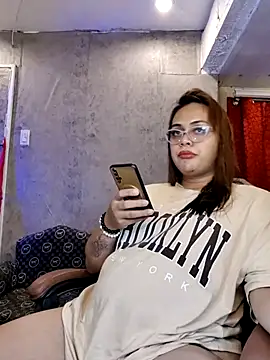  MissKhimberlyXxx  online show from April 4, 2026, 12:01 pm