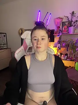 sweetest pie online show from December 20, 2025, 8:55 pm