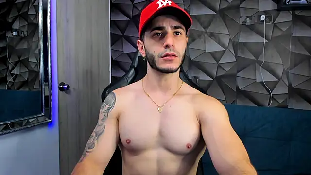 Snapshot of Latino_stud4u chatting on December 16, 2025, 2:16 am Latino stud4u online show from December 16, 2025, 2:16 am