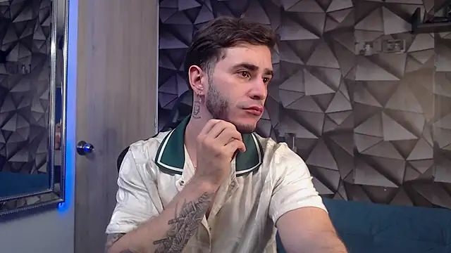 Snapshot of Latino_stud4u chatting on November 21, 2025, 12:42 am Latino stud4u online show from November 21, 2025, 12:42 am