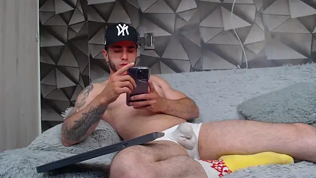 Snapshot of Latino_stud4u chatting on January 10, 2026, 6:09 am Latino stud4u online show from January 10, 2026, 6:09 am