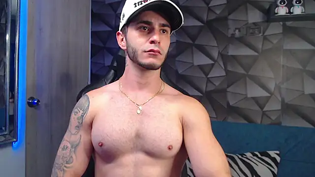 Snapshot of Latino_stud4u chatting on October 17, 2025, 1:31 am Latino stud4u online show from October 17, 2025, 1:31 am