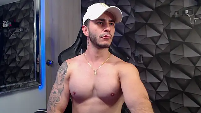 Snapshot of Latino_stud4u chatting on November 5, 2025, 10:46 pm Latino stud4u online show from November 5, 2025, 10:46 pm