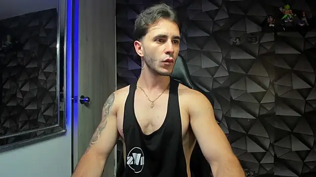 Snapshot of Latino_stud4u chatting on March 14, 2025, 12:32 am Latino stud4u online show from March 14, 2025, 12:32 am