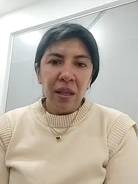 aisha latina online show from September 24, 2025, 3:18 pm