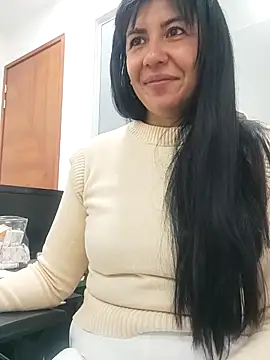 aisha latina online show from September 15, 2025, 2:17 pm