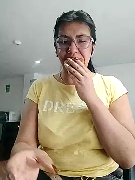 aisha latina online show from October 15, 2025, 5:21 pm