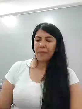 aisha latina online show from February 27, 2025, 3:48 pm