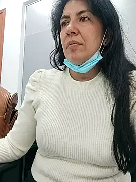 aisha latina online show from March 20, 2025, 2:42 pm