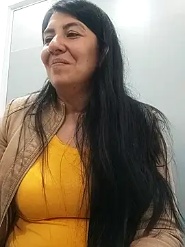 aisha latina online show from March 3, 2025, 6:35 pm