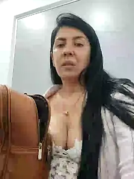 aisha latina online show from February 25, 2025, 3:20 pm