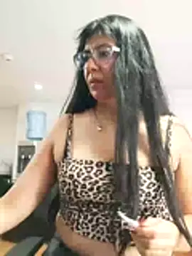 aisha latina online show from October 31, 2025, 3:08 pm