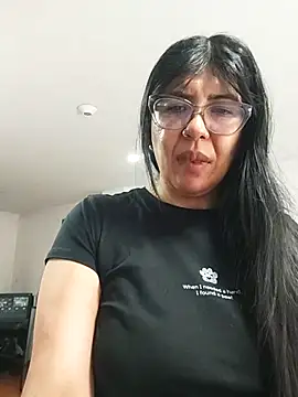 aisha latina online show from April 15, 2026, 3:05 pm