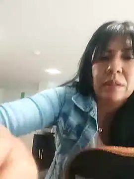 aisha latina online show from October 7, 2025, 4:19 pm