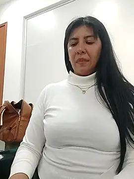 aisha latina online show from September 23, 2025, 5:09 pm