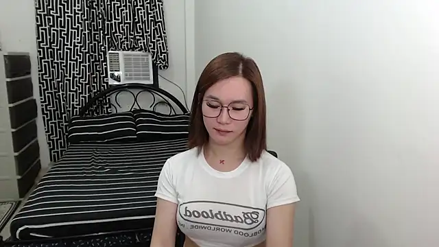 AmazingLuchie online show from March 5, 2025, 5:40 am