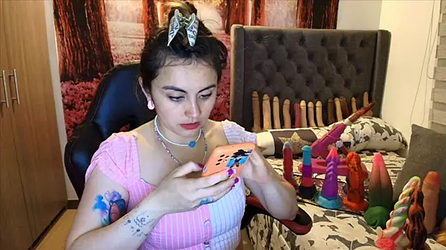 Snapshot of sofia23dirty chatting on November 27, 2025, 10:43 pm sofia23dirty online show from November 27, 2025, 10:43 pm