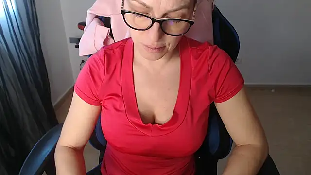 LARACRUZ30 online show from March 16, 2026, 3:48 pm