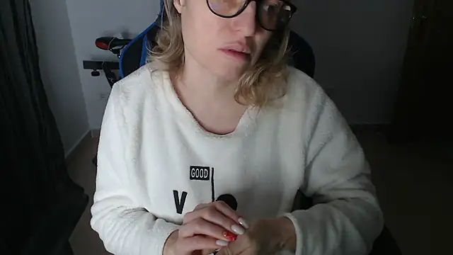 LARACRUZ30 online show from February 14, 2026, 6:46 am