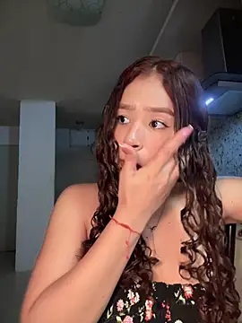 Snapshot of bella_parisi chatting on March 18, 2025, 6:06 am bella parisi online show from March 18, 2025, 6:06 am