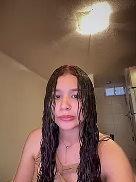 Snapshot of bella_parisi chatting on February 22, 2025, 2:19 pm bella parisi online show from February 22, 2025, 2:19 pm