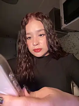 Snapshot of bella_parisi chatting on March 2, 2025, 3:45 am bella parisi online show from March 2, 2025, 3:45 am