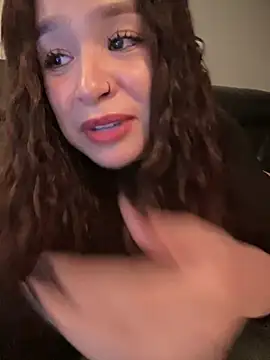 Snapshot of bella_parisi chatting on March 2, 2025, 6:48 am bella parisi online show from March 2, 2025, 6:48 am