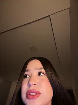 Snapshot of bella_parisi chatting on February 27, 2026, 2:45 am bella parisi online show from February 27, 2026, 2:45 am