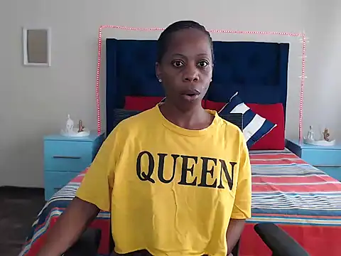 QUEENMANDYY online show from March 17, 2026, 6:27 am