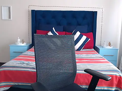 QUEENMANDYY online show from March 26, 2026, 5:50 am