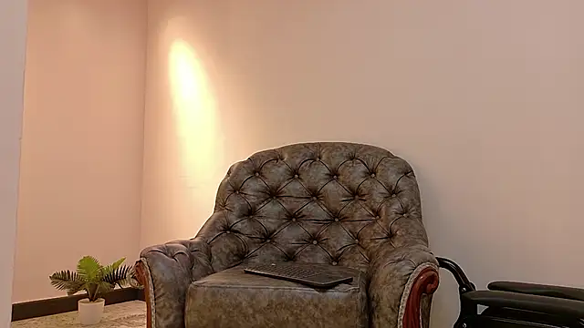 Snapshot of niky_smit chatting on March 8, 2025, 11:37 am niky smit online show from March 8, 2025, 11:37 am