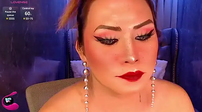 Snapshot of QUEEN_GIAMOORE69 chatting on February 27, 2025, 8:53 pm QUEEN GIAMOORE69 online show from February 27, 2025, 8:53 pm