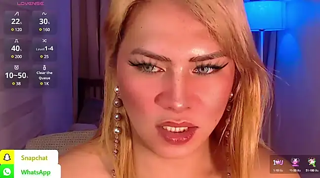 Snapshot of QUEEN_GIAMOORE69 chatting on December 28, 2024, 3:04 am QUEEN GIAMOORE69 online show from December 28, 2024, 3:04 am