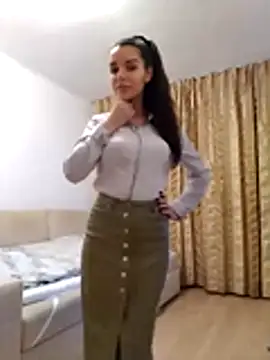 baby sweet girl  online show from November 3, 2025, 9:29 pm