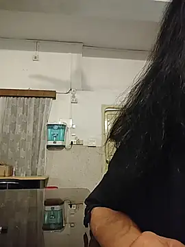 Susannemilf online show from April 17, 2026, 2:36 am