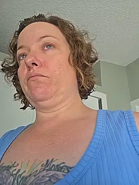 Snapshot of julimonroe chatting on June 4, 2026, 5:28 pm julimonroe online show from June 4, 2026, 5:28 pm