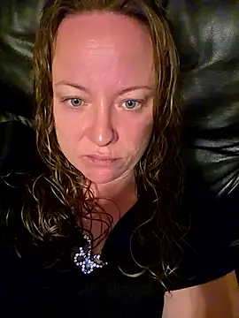 julimonroe online show from October 20, 2025, 11:44 am