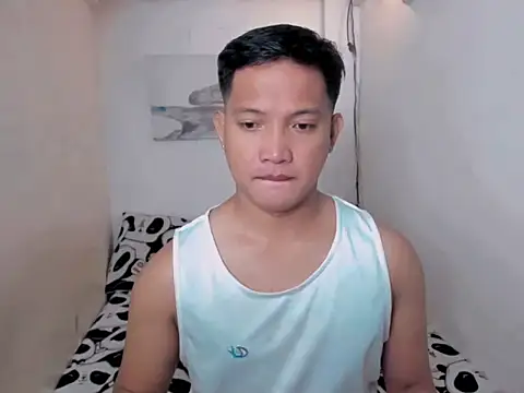Snapshot of xSebastian19 chatting on July 14, 2026, 12:32 am xSebastian19 online show from July 14, 2026, 12:32 am