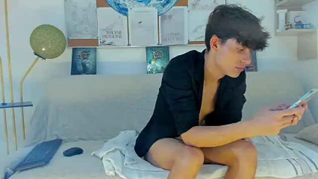 Snapshot of logan_thomas chatting on February 2, 2026, 6:51 pm logan thomas online show from February 2, 2026, 6:51 pm