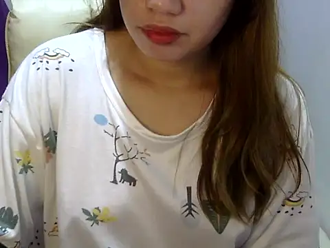    zurIII09  online show from December 16, 2025, 1:32 am