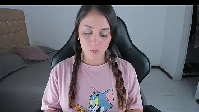 EmmaGrace1999 online show from December 6, 2024, 3:57 am