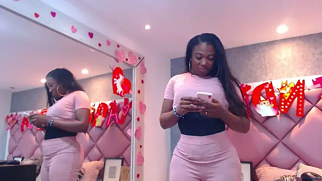 Snapshot of DanielaDuff chatting on October 10, 2025, 7:58 pm DanielaDuff online show from October 10, 2025, 7:58 pm